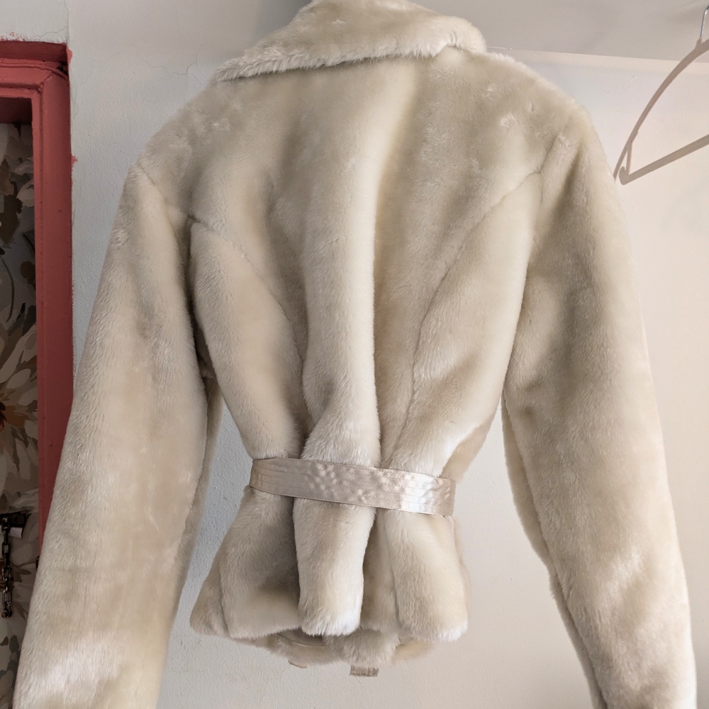 IC COLLECTION Cream Faux-Fur Belted Cape Coat - Picture 2 of 3